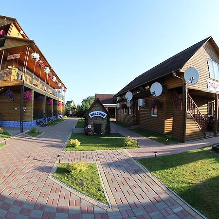 Hotel-Complex Mizh Triokh Ozer Svityaz' Esterno foto
