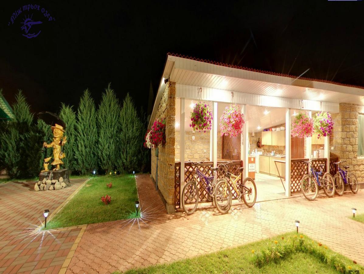 Hotel-Complex Mizh Triokh Ozer Svityaz' Esterno foto