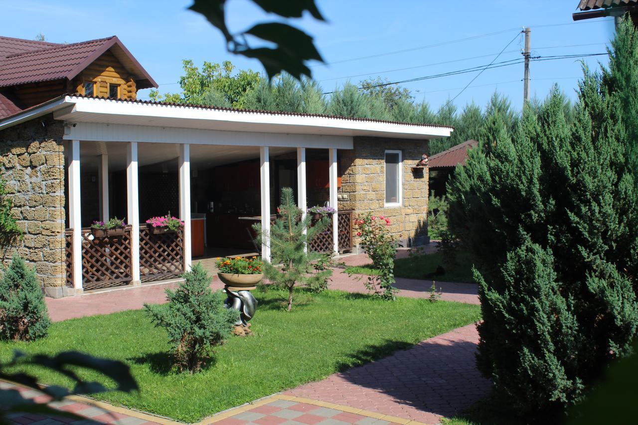 Hotel-Complex Mizh Triokh Ozer Svityaz' Esterno foto
