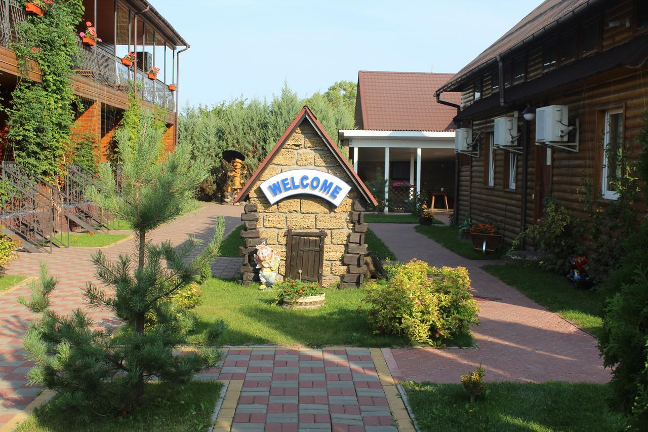 Hotel-Complex Mizh Triokh Ozer Svityaz' Esterno foto