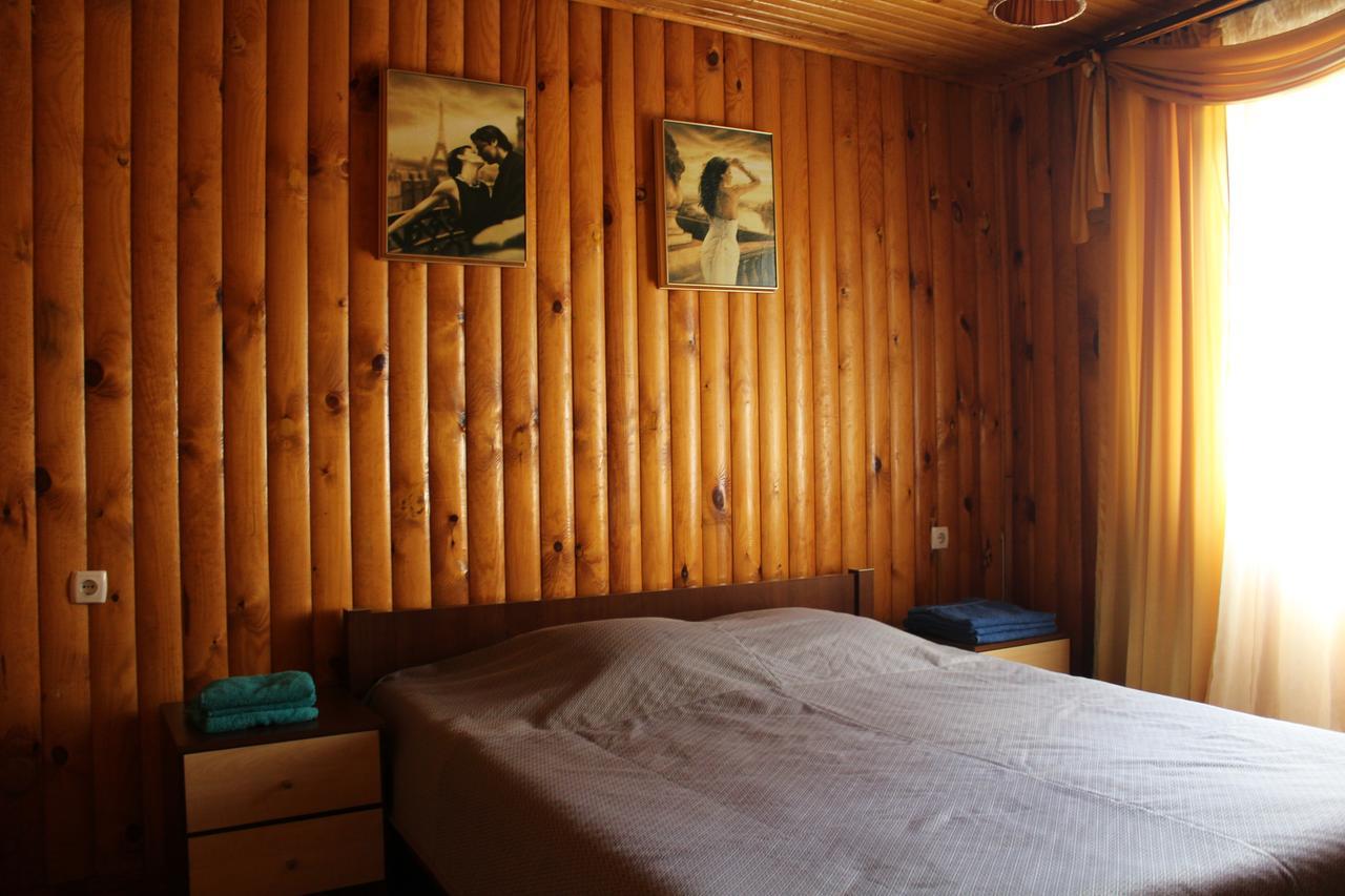 Hotel-Complex Mizh Triokh Ozer Svityaz' Esterno foto