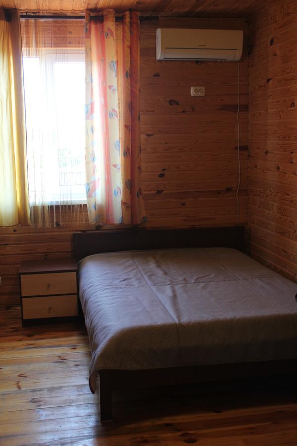 Hotel-Complex Mizh Triokh Ozer Svityaz' Esterno foto